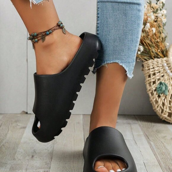 Black Fashionable Women's Anti-Slip Slippers - Picture 2 of 7